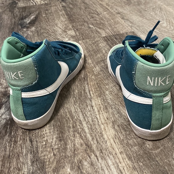 Nike Men's Blazer '77 Vintage Mid 'Healing Jade' Sneakers - Picture 10 of 12